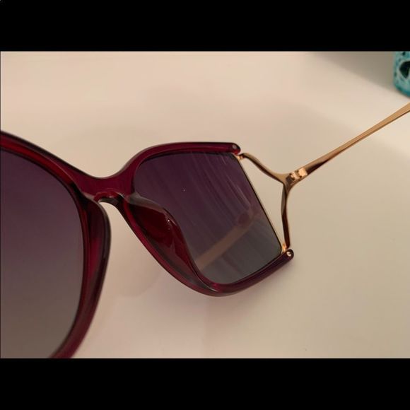 GUCCI GG0592SK Red Frame Gradient Light Red Oversized Sunglasses. - Picture 4 of 10